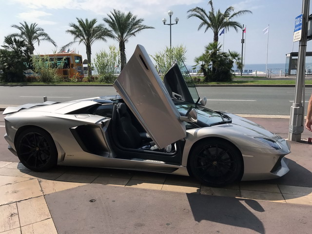 Reservation of a vehicle and rental an exotic exclusive car in Antibes