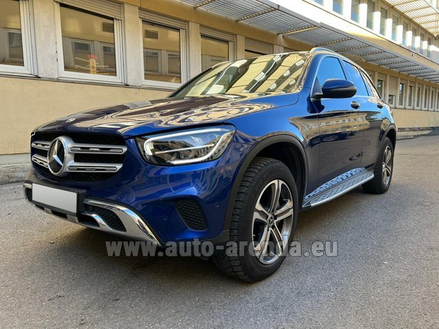 Rental Mercedes-Benz GLC 200 4MATIC AMG equipment in Moutiers