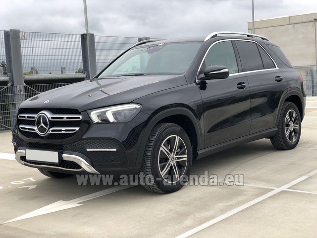 Rental Mercedes-Benz GLE 300d 4MATIC AMG Equipment in Val Thorens