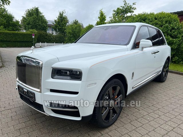 Rental Rolls-Royce Cullinan White in French Riviera